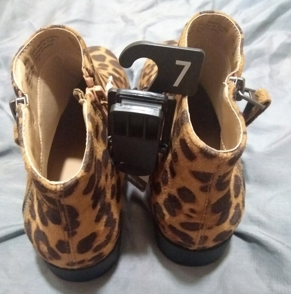 NWT Faux Leopard Print Ankle Boots - Picture 9 of 10